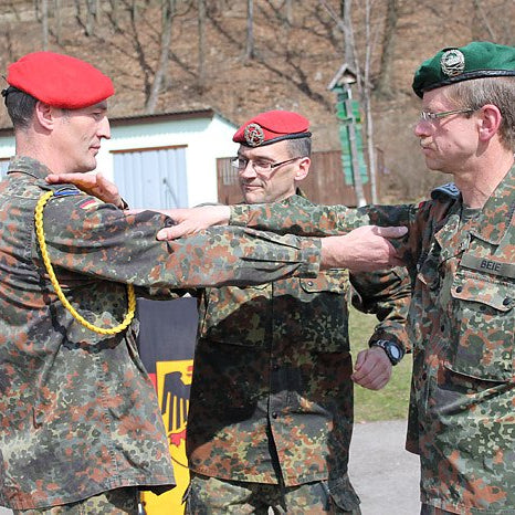 Kordeln, Litzen und der Ursprung des Wortes "Spieß"